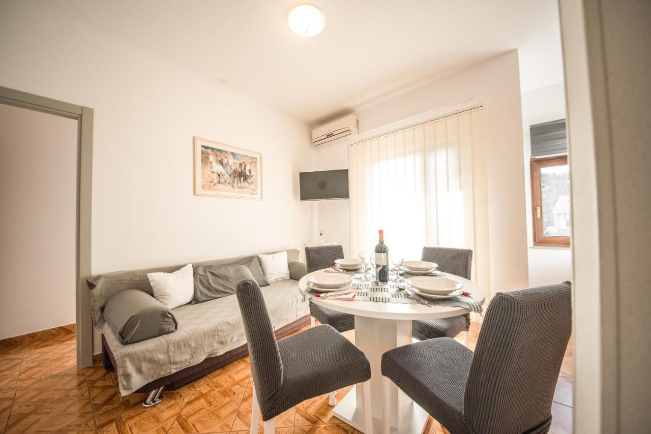 Apartments And Rooms By The Sea Vrsi - Mulo, Zadar - 5848 Екстериор снимка